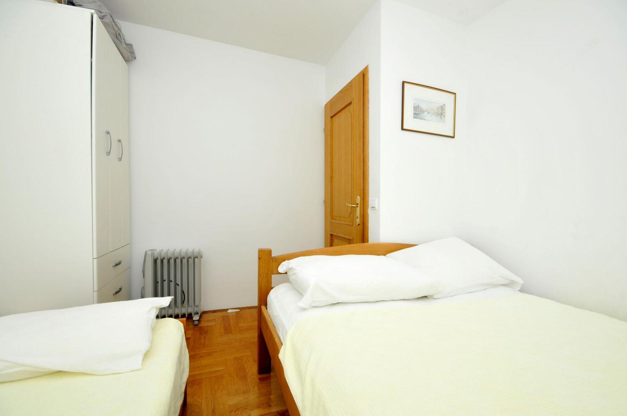 Apartmani Svalina - Seaview And 130M From Beach Trogir Exterior photo