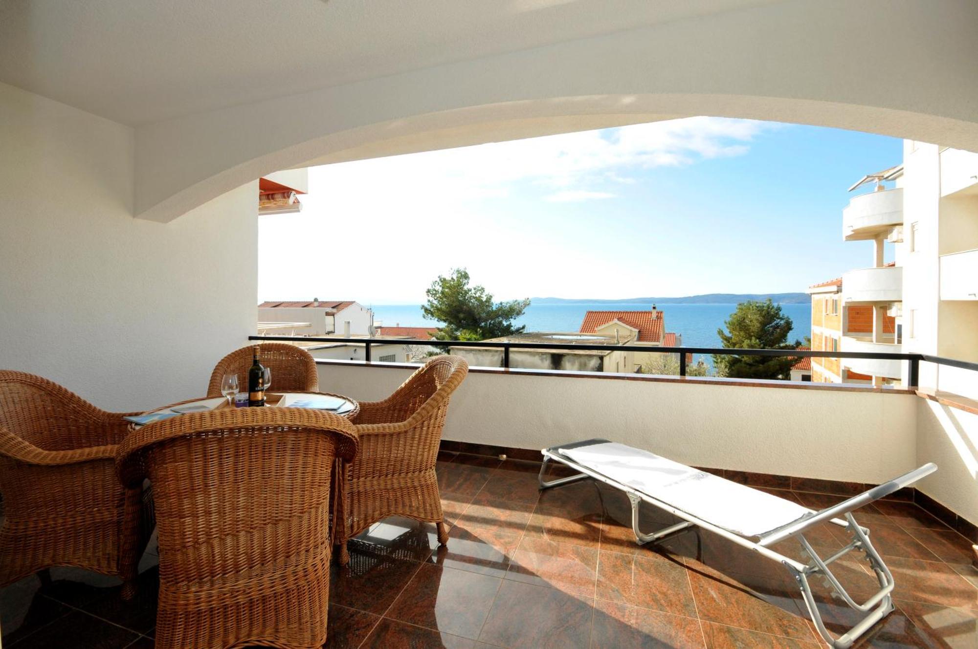 Apartmani Svalina - Seaview And 130M From Beach Trogir Exterior photo