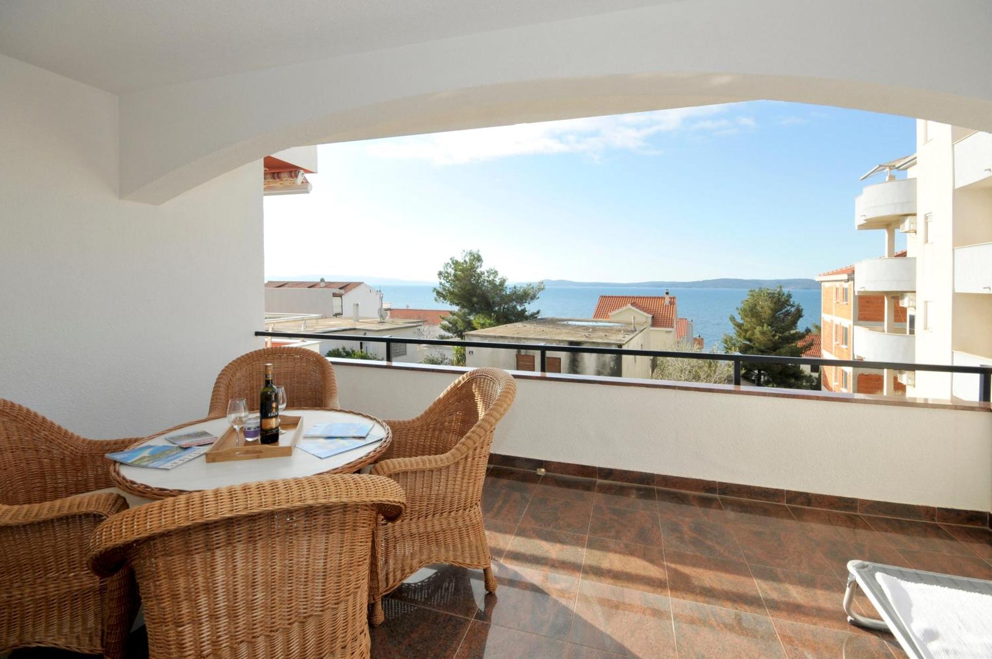 Apartmani Svalina - Seaview And 130M From Beach Trogir Exterior photo