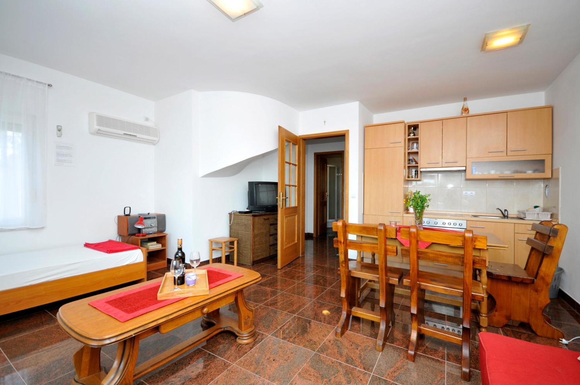 Apartmani Svalina - Seaview And 130M From Beach Trogir Exterior photo