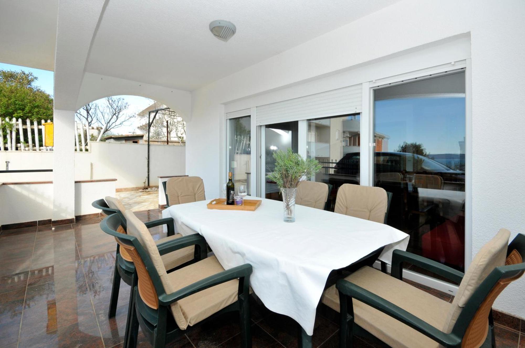 Apartmani Svalina - Seaview And 130M From Beach Trogir Exterior photo