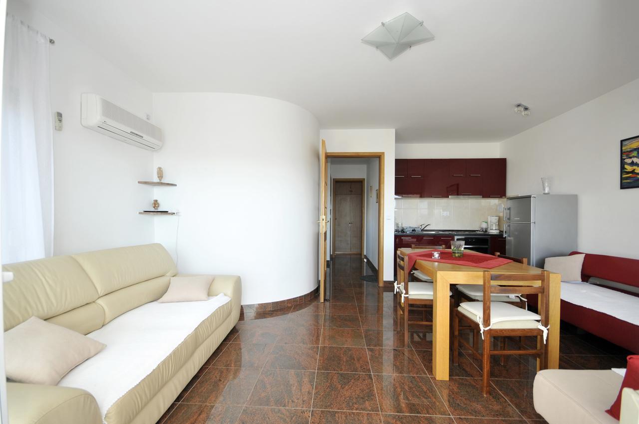 Apartmani Svalina - Seaview And 130M From Beach Trogir Exterior photo